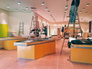 Montage und Inbetriebnahme neuer Kassentische bzw. Checkouts