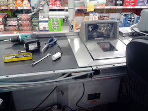 Reparatur und Wartung sowie Reinigung von Kassentischen